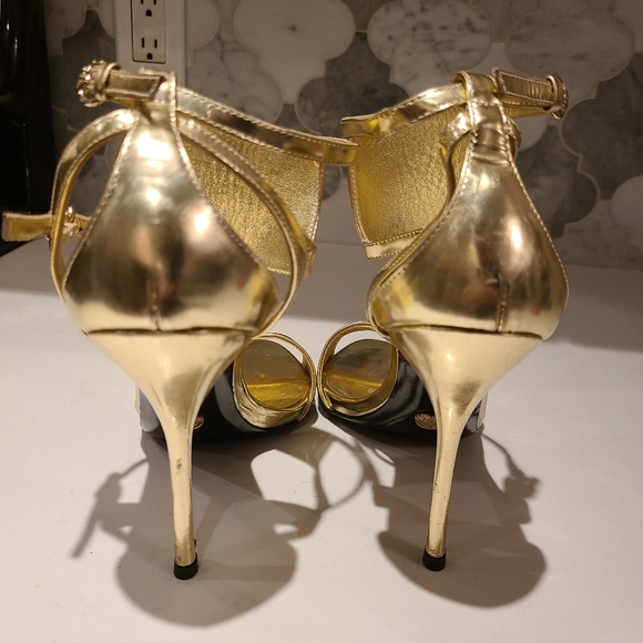 Gucci Metallic Gold Leather Sandals with Ankle Strap 10B - Picture 8 of 15